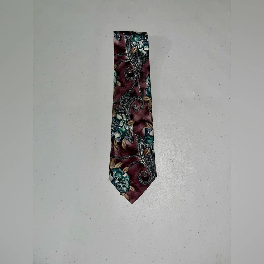 NIBag Stafford All Silk Elegant Floral Paisley Tie